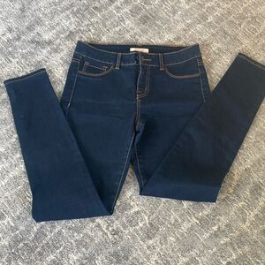 Refuge women's blue skinny jeans size 8. Like new . Excellent condition .